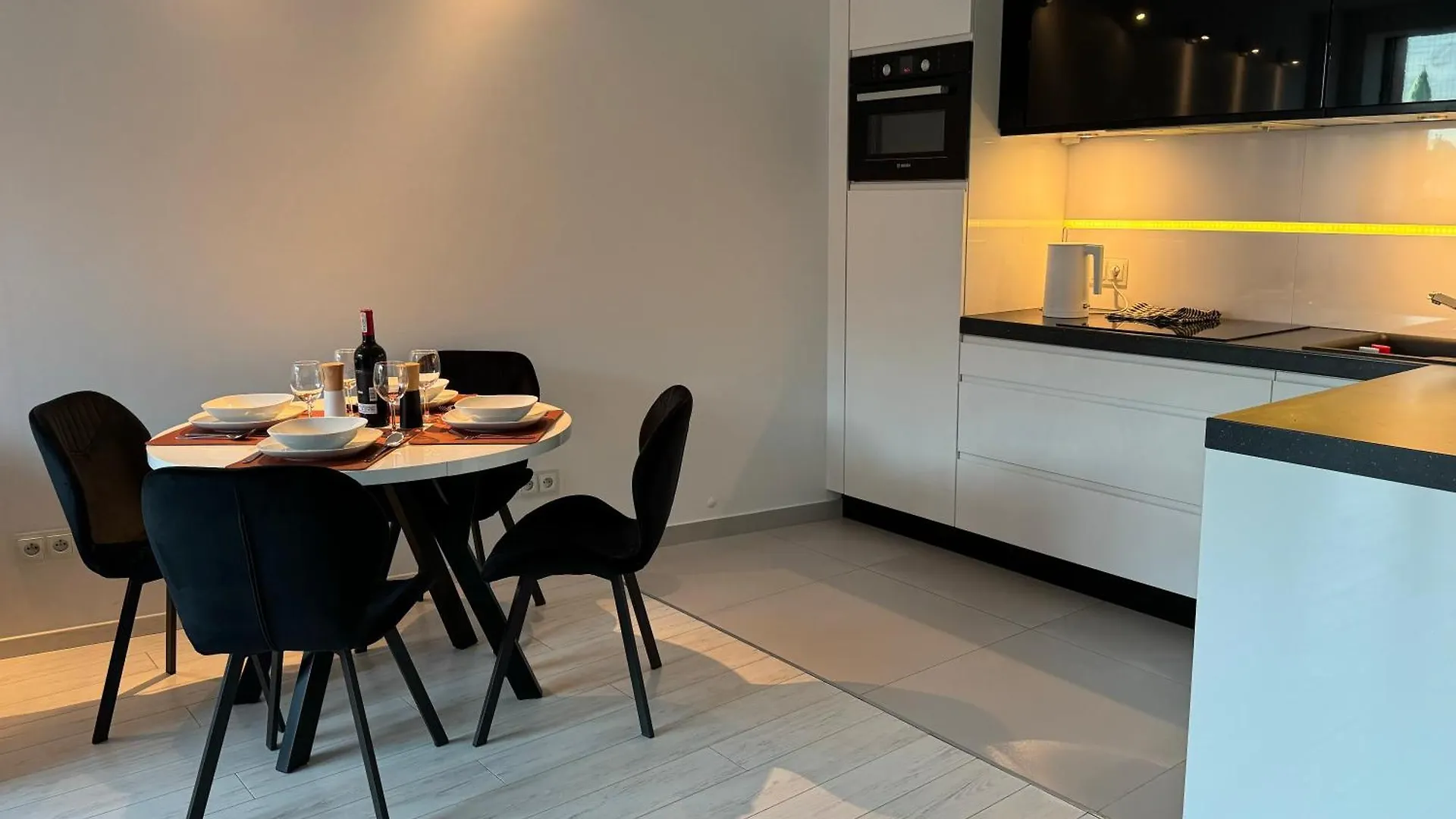 Black&White Angel Apartment Krakow Poland