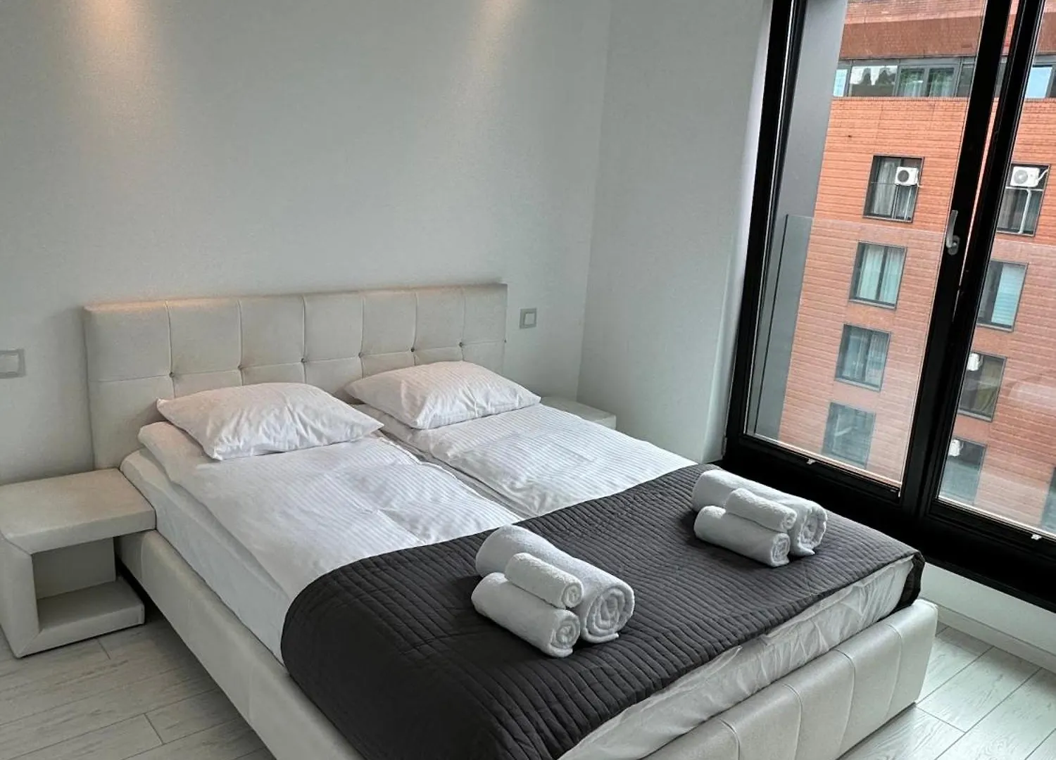 Black&White Angel Apartment Krakow Poland
